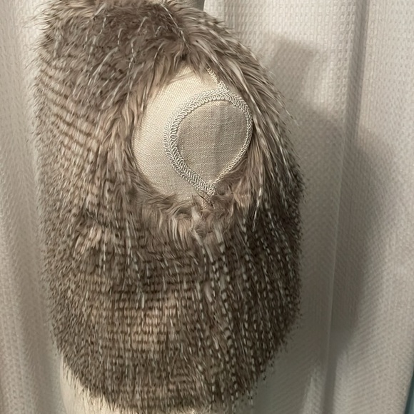 Freshman‎ Forever Faux Fur Vest - Picture 4 of 8